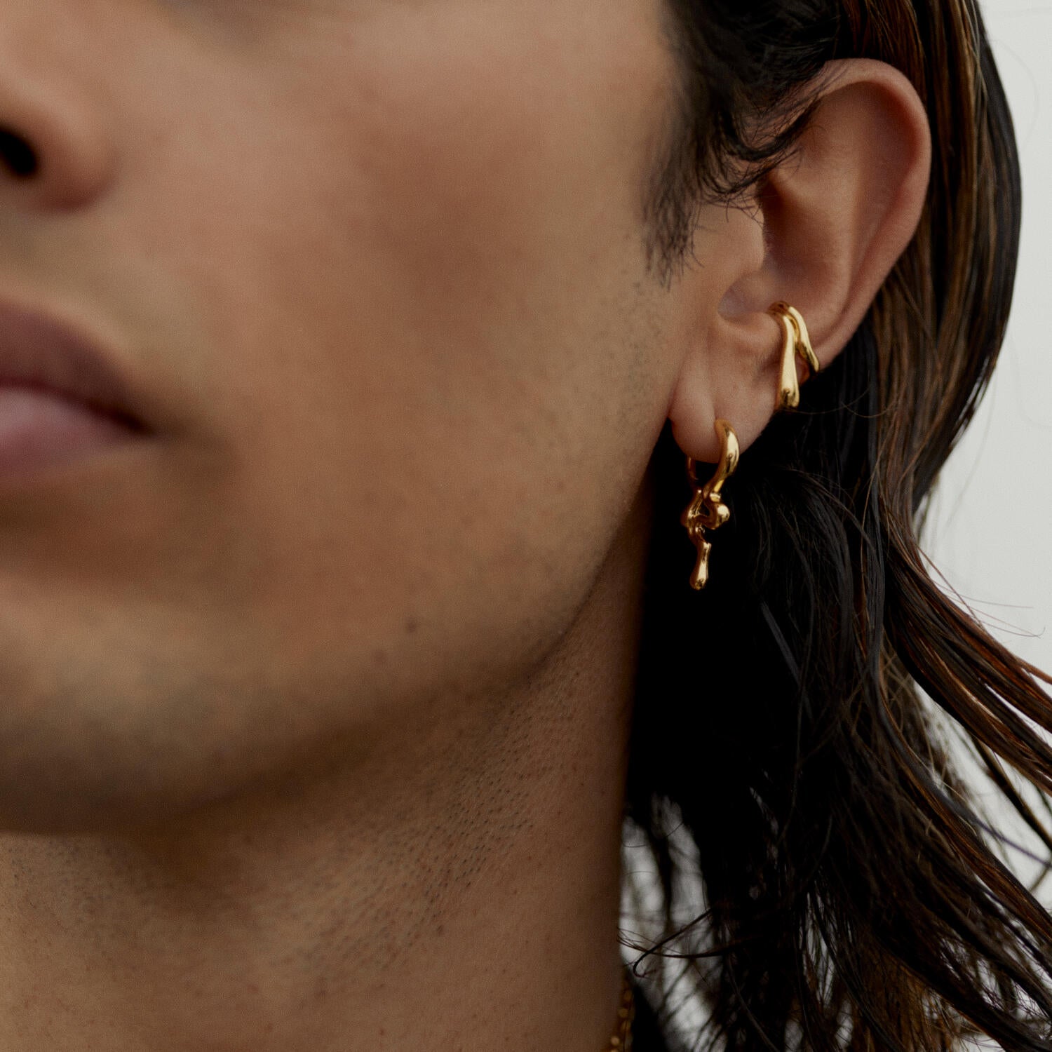 Maya Huggie ørering - forgyldt